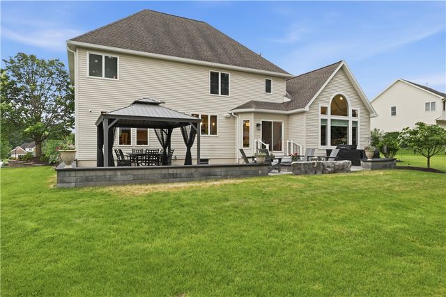 24 Mount Liberty Dr, Perinton, NY 14526