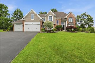 24 Mount Liberty Dr, Perinton, NY 14526