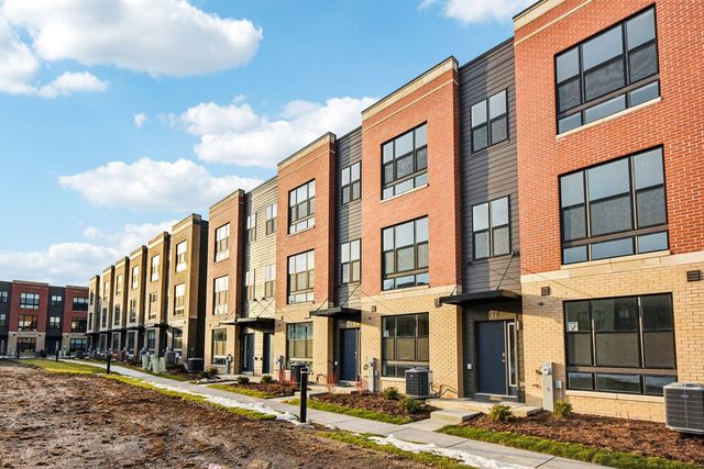 373 Summit Circle, Lombard, IL 60148