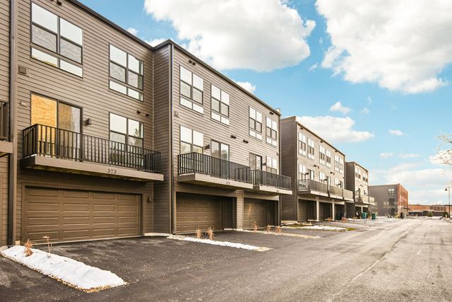 373 Summit Circle, Lombard, IL 60148