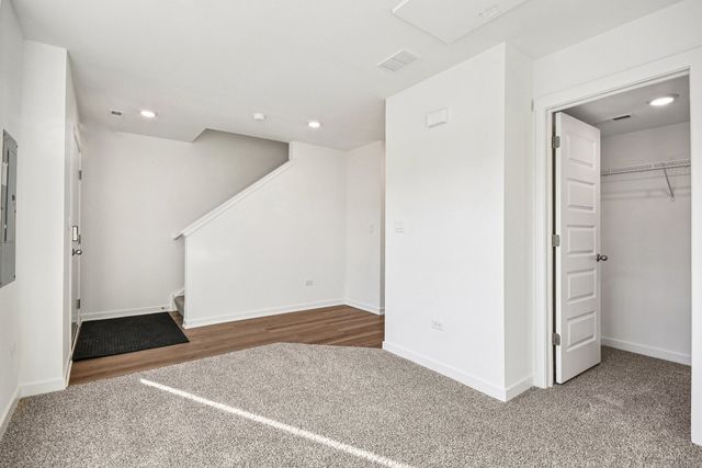 373 Summit Circle, Lombard, IL 60148