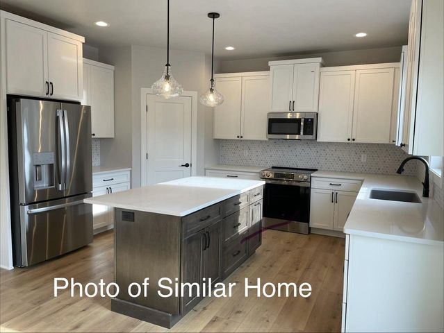 904 WHISPER FALLS COURT, Menasha, WI 54952
