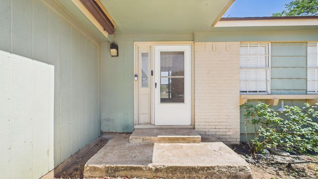 9203 Canton Avenue, Lubbock, TX 79423