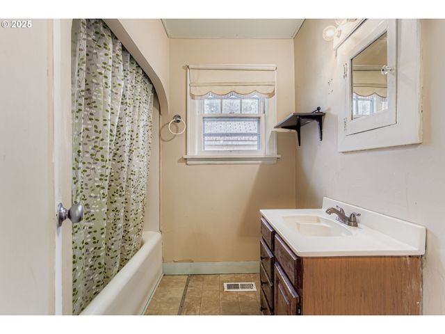 3101 M St, Vancouver, WA 98663