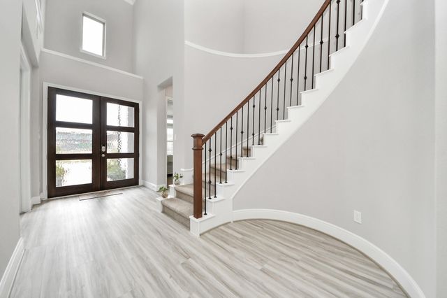 10015 Crescent Wood Drive, Missouri City, TX 77459