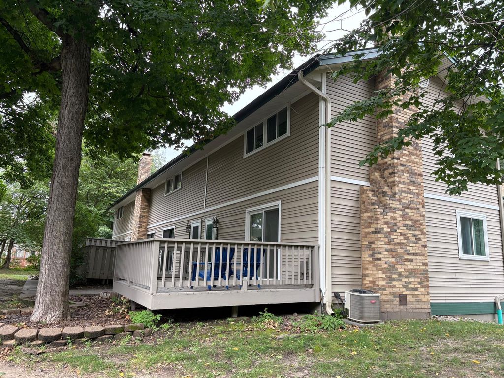 2742 Upland Court, Plymouth, MN 55447