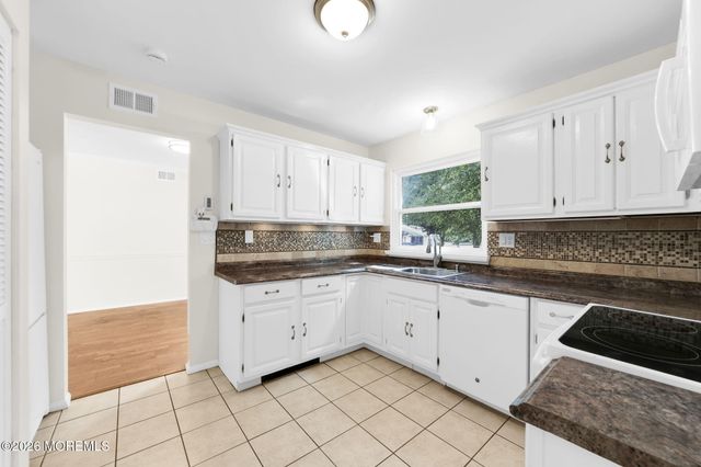 759B Liverpool Circle, Manchester, NJ 08759