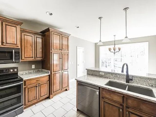 1024 Sweet Oak Rdg, Hendersonville, TN 37075