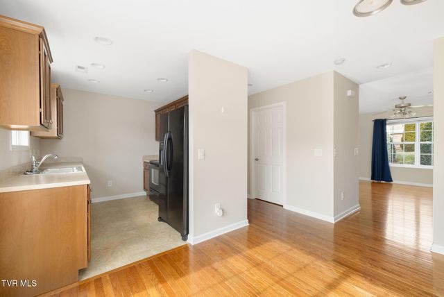 2121 South Greenwood Drive 300, Johnson City, TN 37604