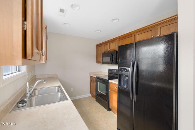 2121 South Greenwood Drive 300, Johnson City, TN 37604