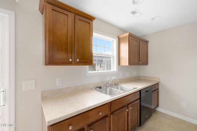 2121 South Greenwood Drive 300, Johnson City, TN 37604