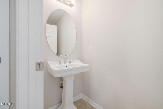 2121 South Greenwood Drive 300, Johnson City, TN 37604