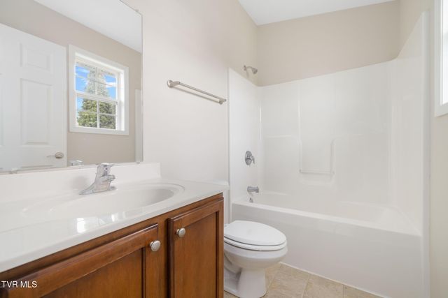 2121 South Greenwood Drive 300, Johnson City, TN 37604