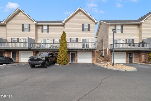 2121 South Greenwood Drive 300, Johnson City, TN 37604