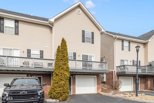 2121 South Greenwood Drive 300, Johnson City, TN 37604