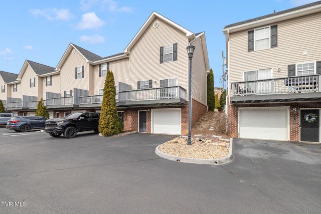 2121 South Greenwood Drive 300, Johnson City, TN 37604