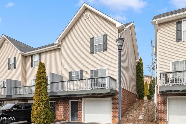 2121 South Greenwood Drive 300, Johnson City, TN 37604