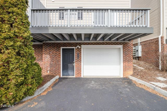 2121 South Greenwood Drive 300, Johnson City, TN 37604