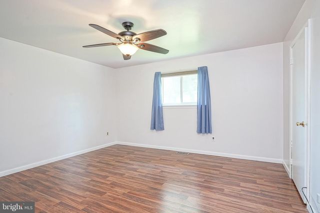 101 GREENBRIAR RD, Delran, NJ 08075