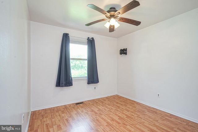 101 GREENBRIAR RD, Delran, NJ 08075