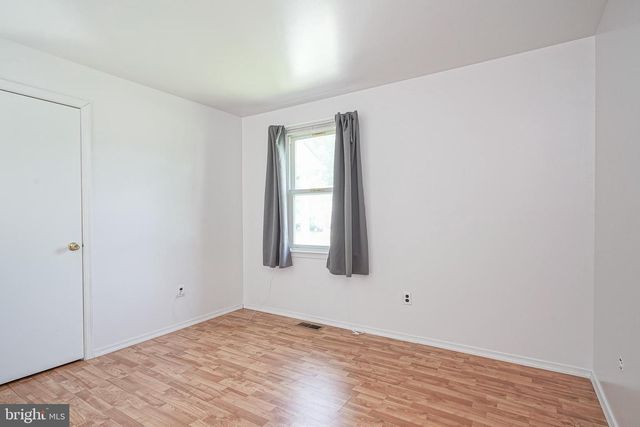 101 GREENBRIAR RD, Delran, NJ 08075