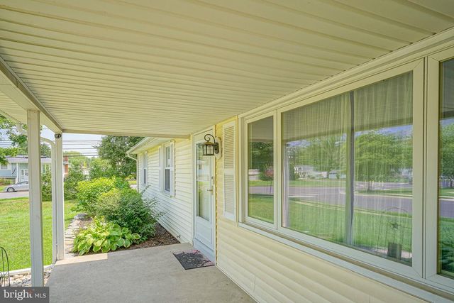 101 GREENBRIAR RD, Delran, NJ 08075