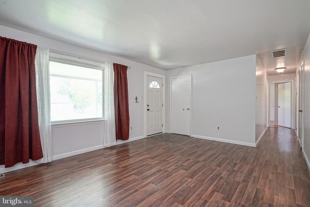 101 GREENBRIAR RD, Delran, NJ 08075