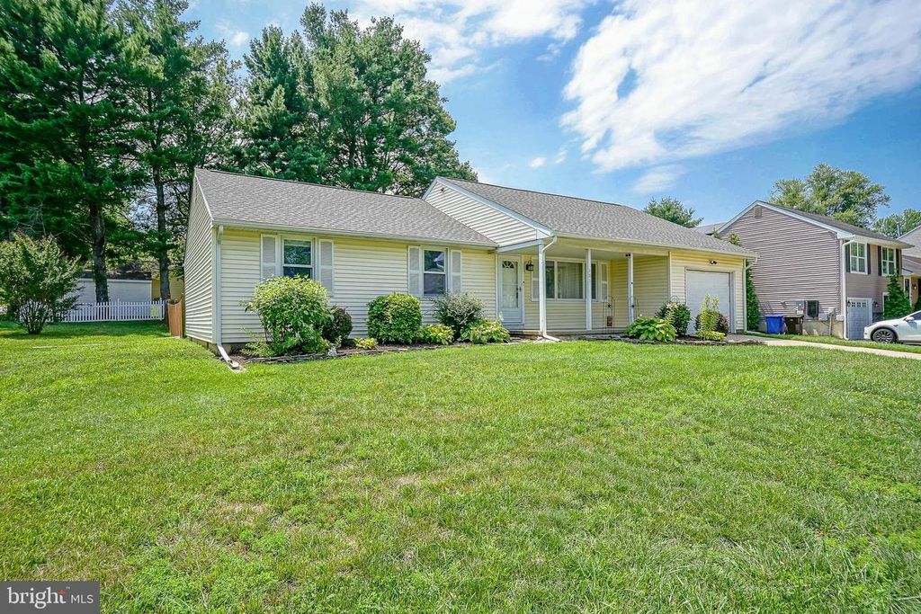 101 GREENBRIAR RD, Delran, NJ 08075