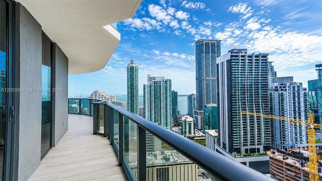 45 SW 9th St 3303, Miami, FL 33130
