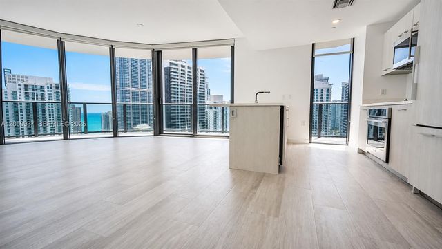 45 SW 9th St 3303, Miami, FL 33130