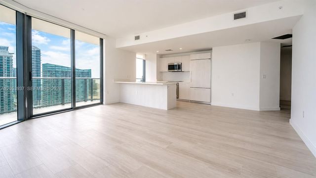 45 SW 9th St 3303, Miami, FL 33130