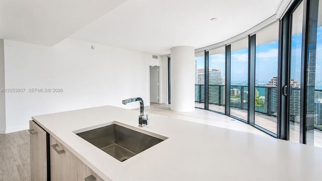 45 SW 9th St 3303, Miami, FL 33130