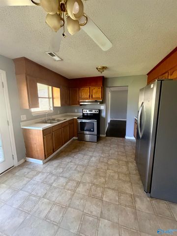 1135 Coats Bend Road, Gadsden, AL 35901