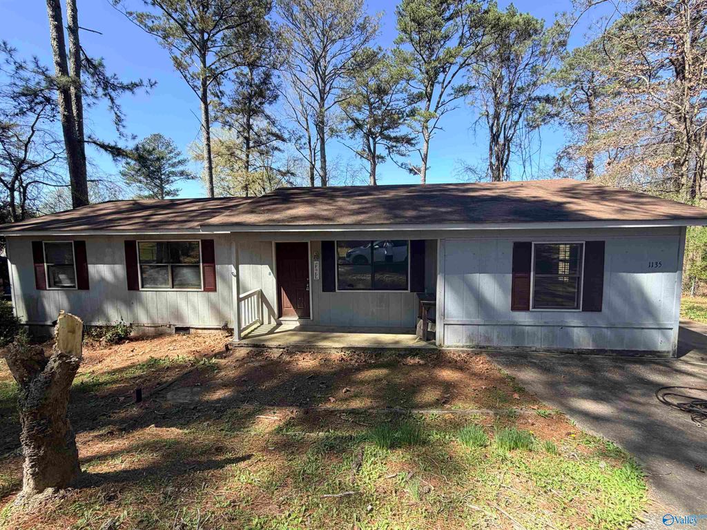 1135 Coats Bend Road, Gadsden, AL 35901