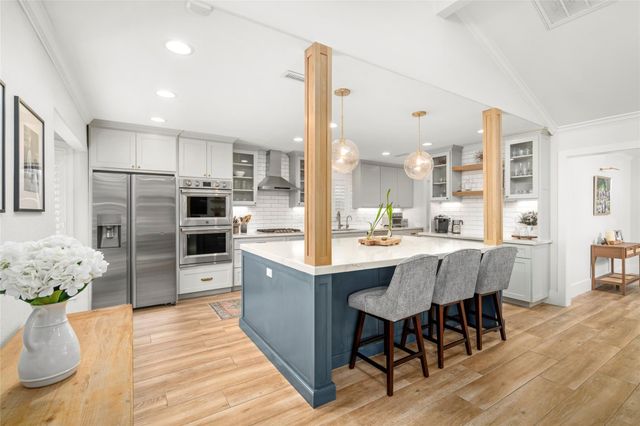9018 Mullins Drive, Houston, TX 77096