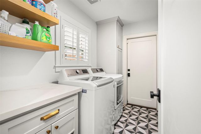 9018 Mullins Drive, Houston, TX 77096