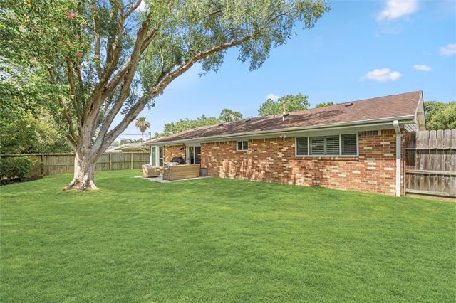 9018 Mullins Drive, Houston, TX 77096