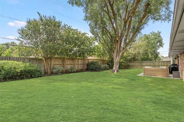 9018 Mullins Drive, Houston, TX 77096