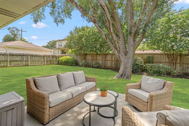9018 Mullins Drive, Houston, TX 77096