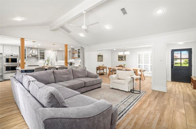 9018 Mullins Drive, Houston, TX 77096
