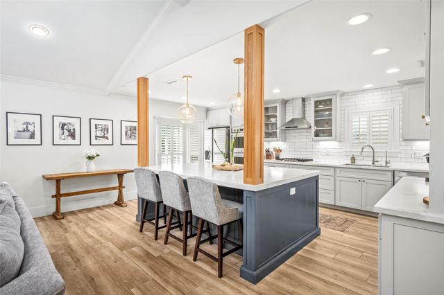 9018 Mullins Drive, Houston, TX 77096