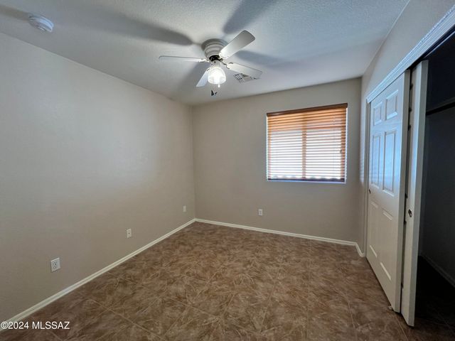 8820 N Mesquite Bluffs Place, Tucson, AZ 85742