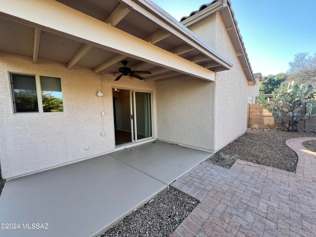 8820 N Mesquite Bluffs Place, Tucson, AZ 85742