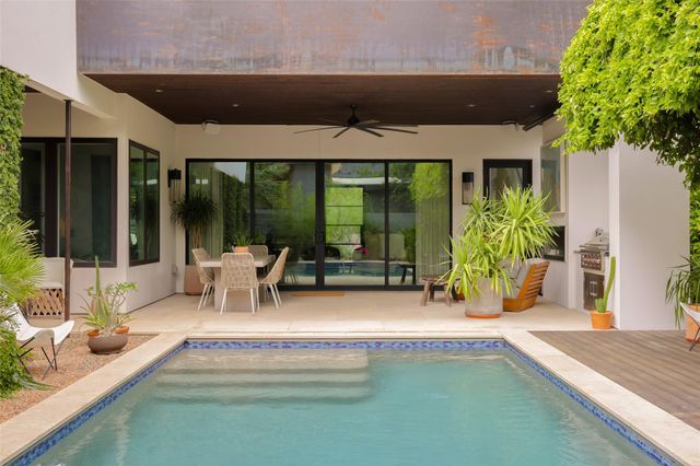 705 W Monroe ST, Austin, TX 78704