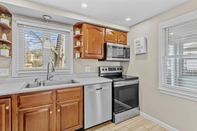 221 Elgin Avenue, Manchester, NH 03104