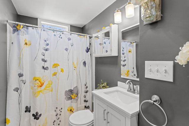 221 Elgin Avenue, Manchester, NH 03104