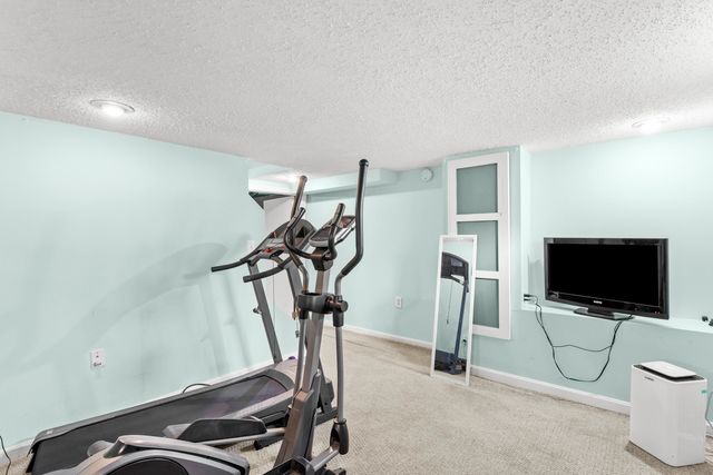 221 Elgin Avenue, Manchester, NH 03104