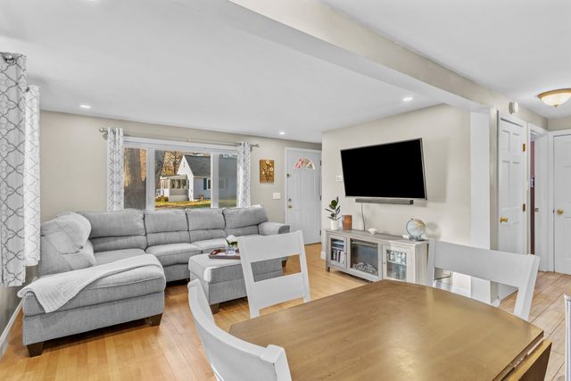 221 Elgin Avenue, Manchester, NH 03104