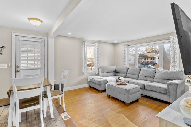 221 Elgin Avenue, Manchester, NH 03104