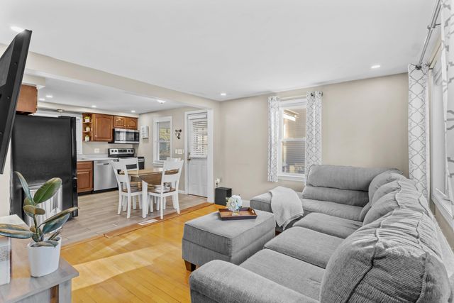 221 Elgin Avenue, Manchester, NH 03104